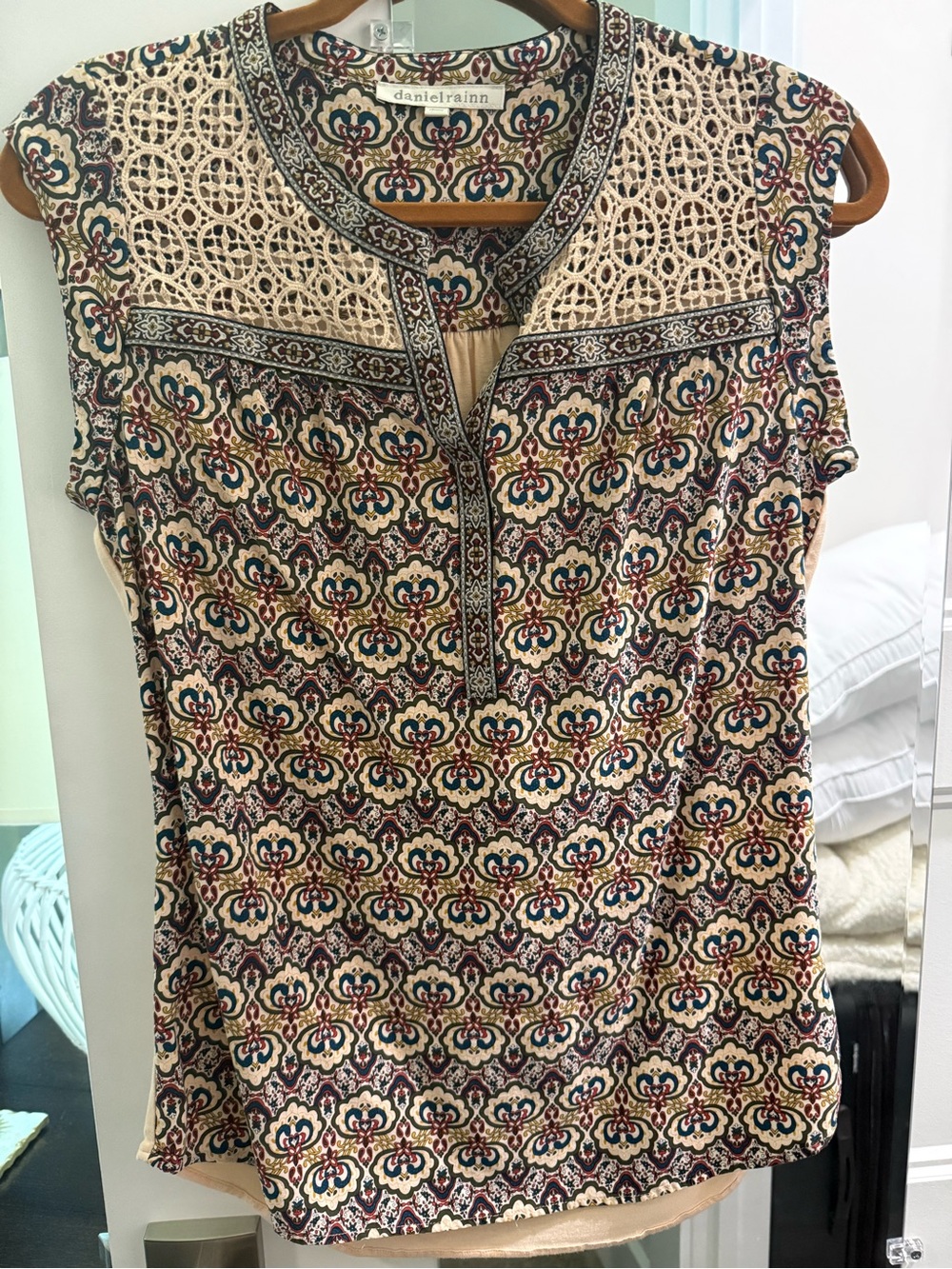 Daniel Rainn Cream Floral-Print Crochet Yoke Cap Sleeve Top